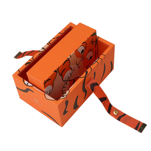 Caja con tapa para tirar de la mano del año del tigre